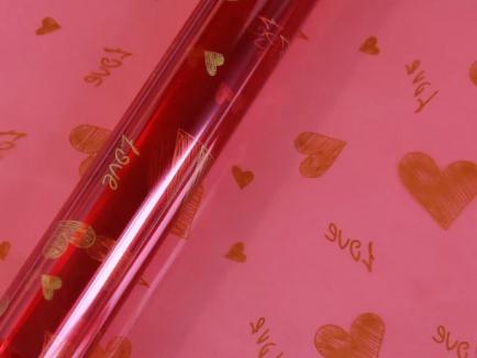 Folija lapais skaidri su širdelėmis